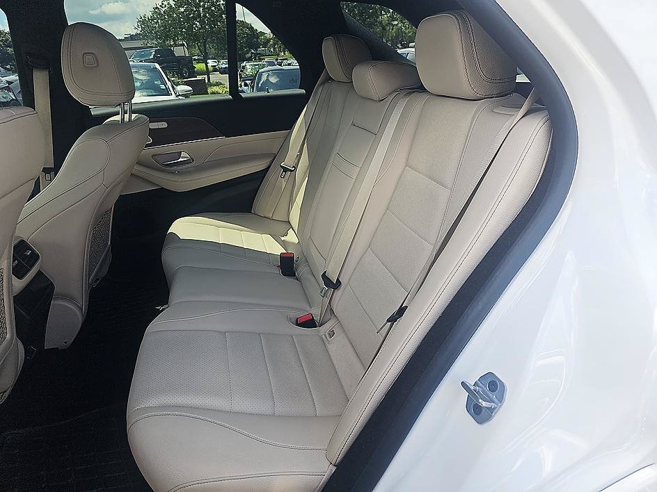 Used 2025 Polar White Mercedes-Benz GLE 450e image 31