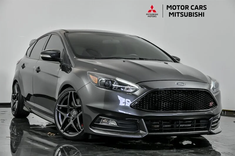 2018 Ford Focus Hatch ST's photo