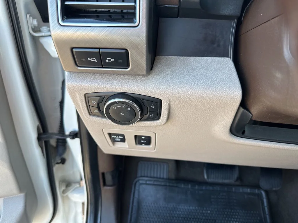 Used 2020 White Ford Limited image 30