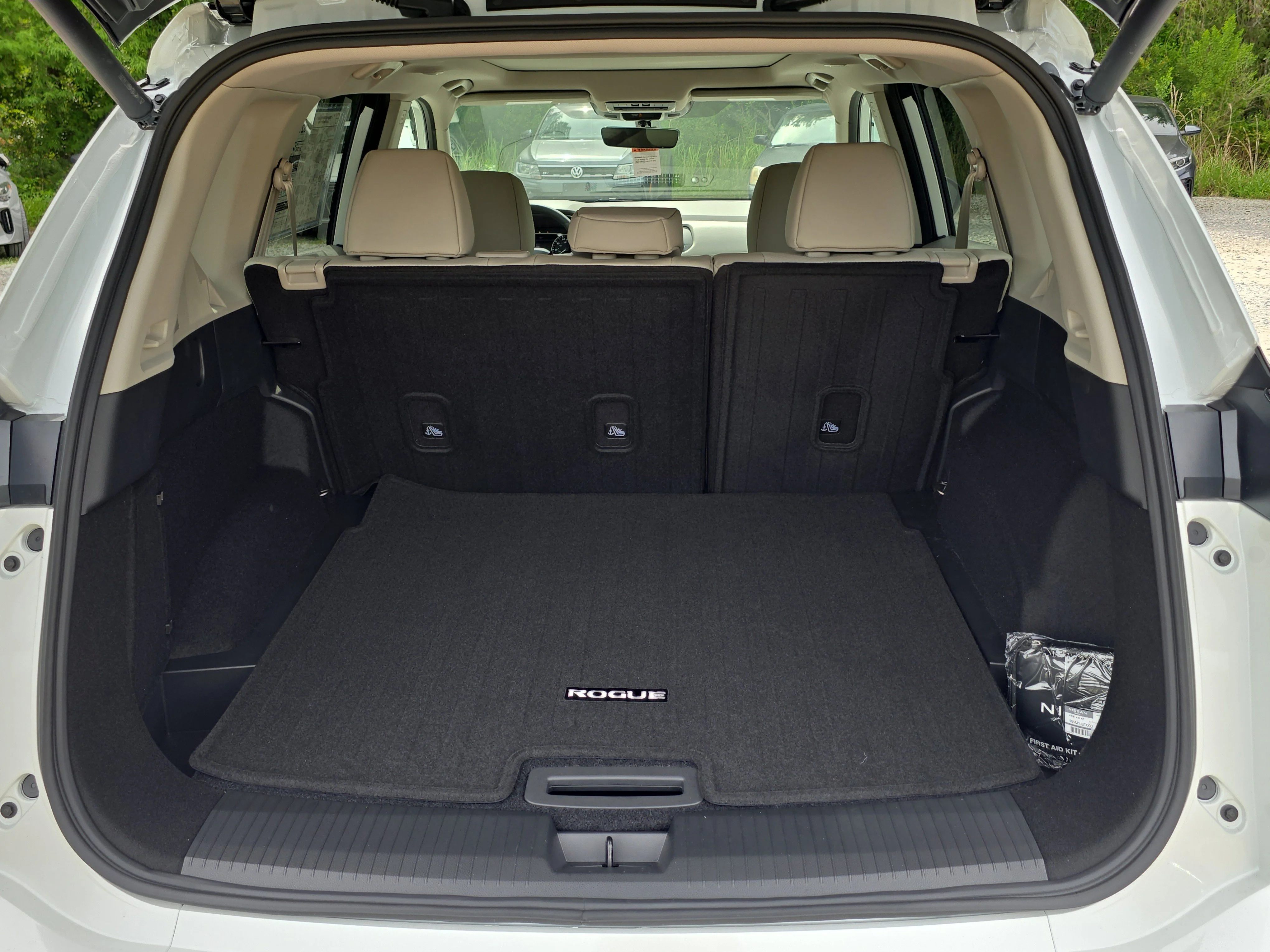 New 2026 Everest White Pearl TriCoat Nissan Dark Armor™ image 10