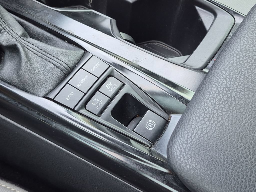 Used 2025  Toyota SE image 32