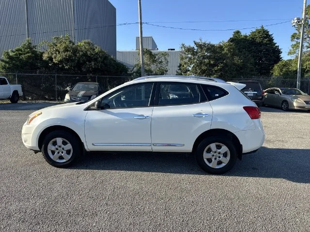 Used 2015 White Nissan S image 8