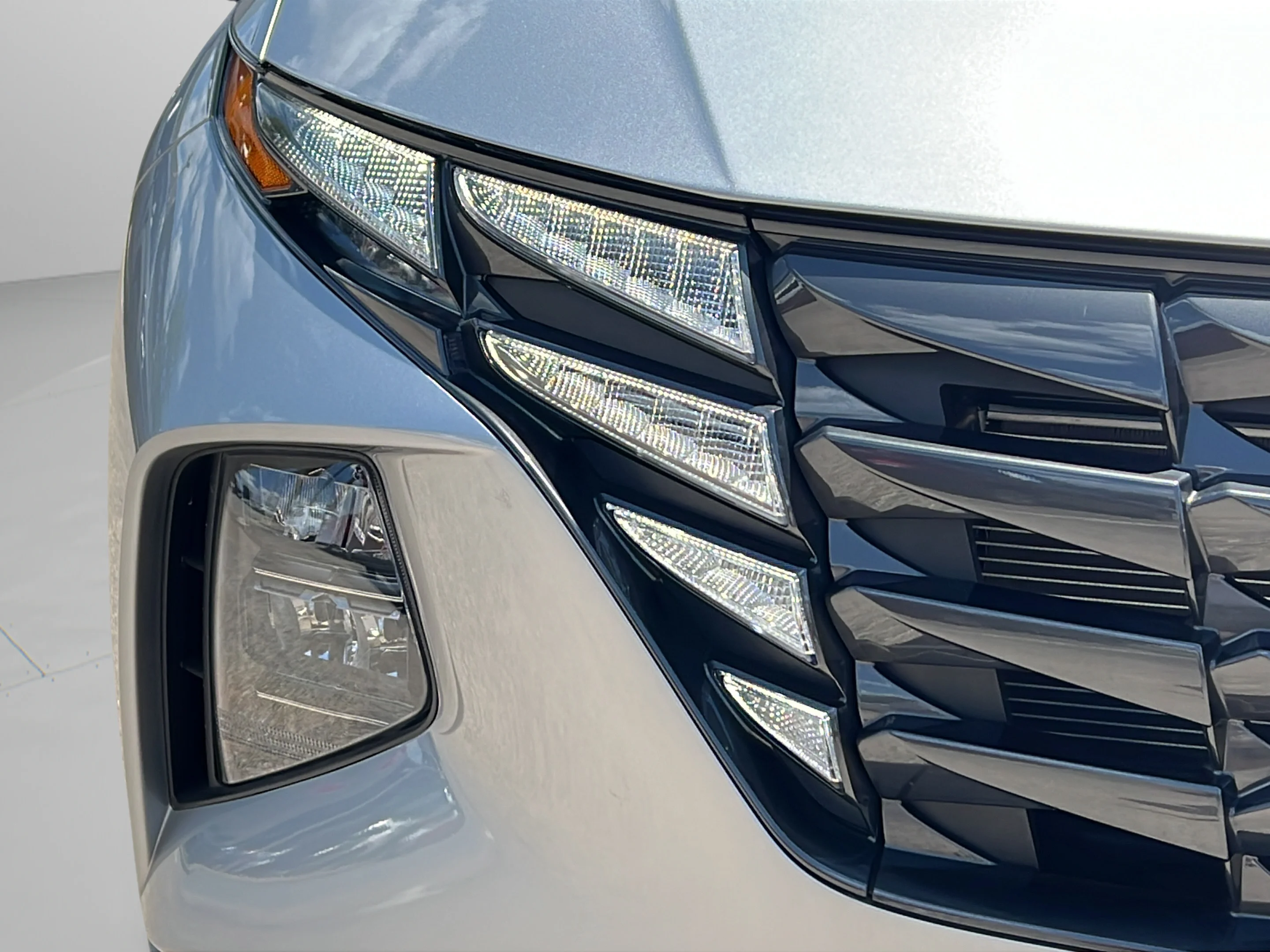 Used 2024 Shimmering Silver Hyundai SEL image 9