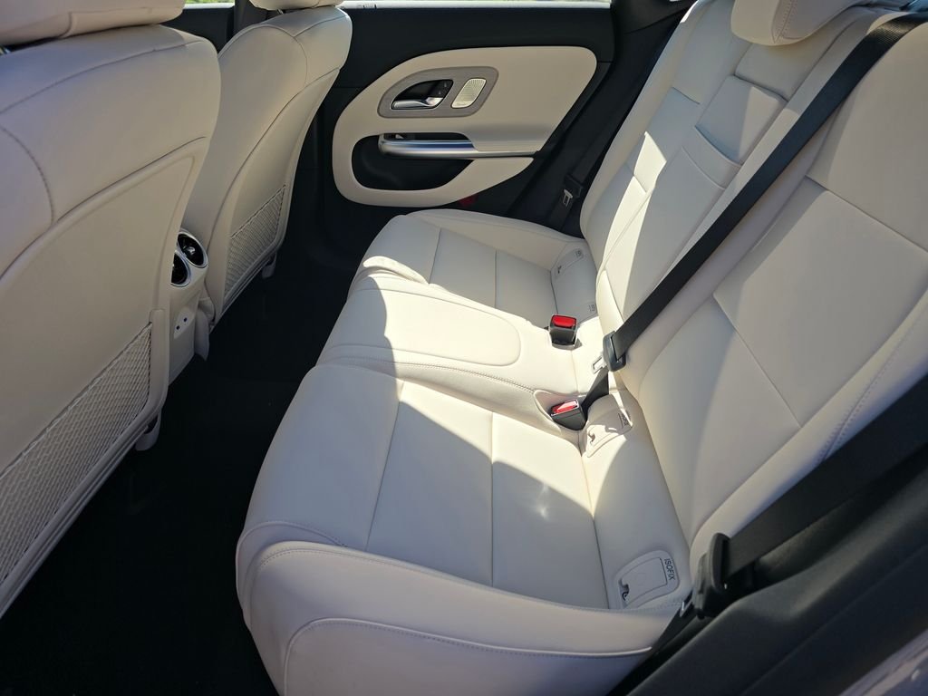New 2027 MANUFAKTUR Alpine Grey Mercedes-Benz CLA 220 image 17