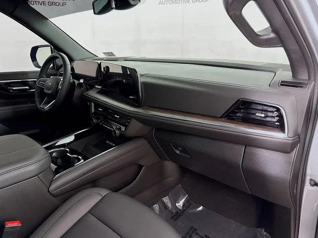 Used 2025 Gray Chevrolet Z71 image 32