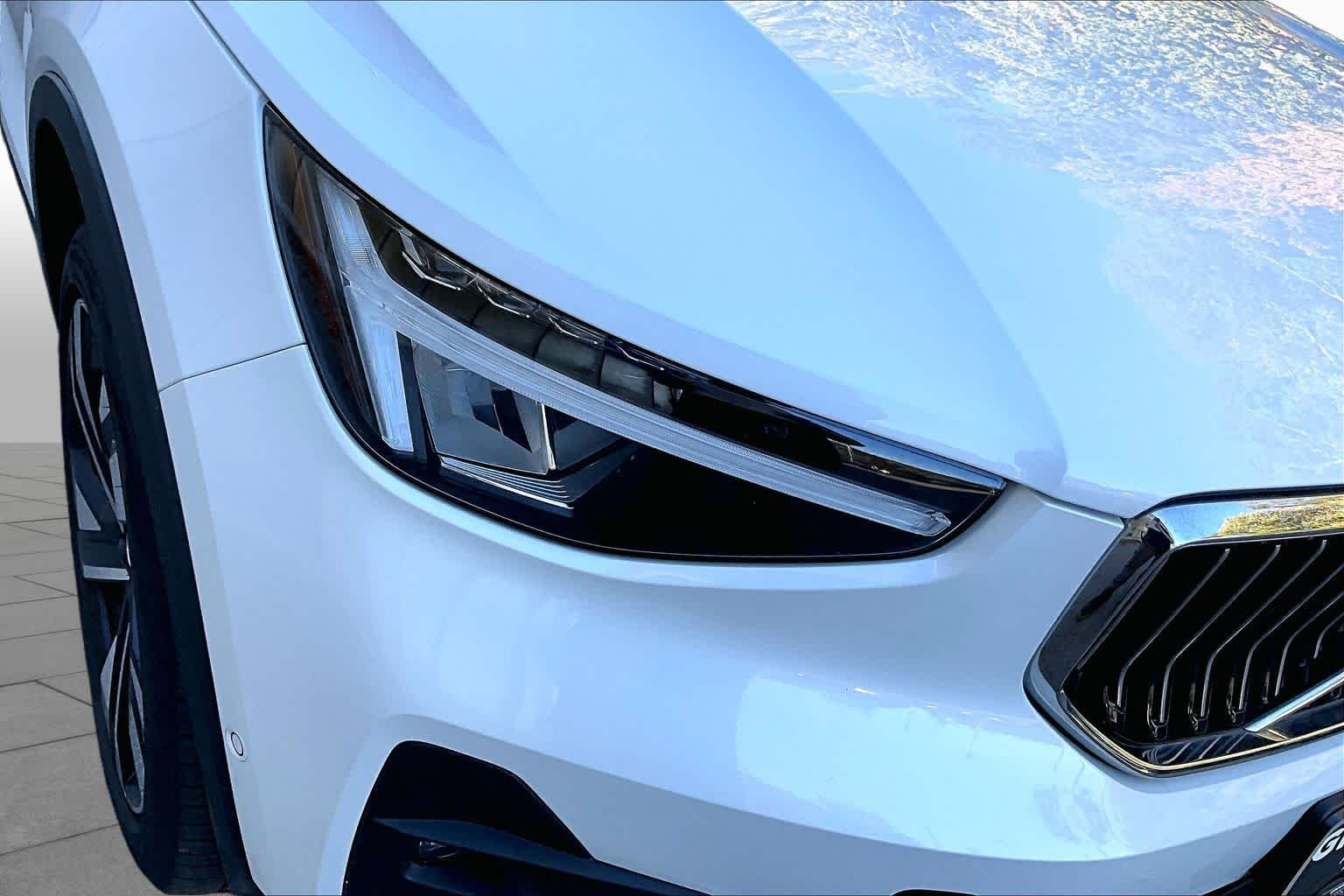 Used 2024 Crystal White Metallic Volvo Plus Bright Theme image 26