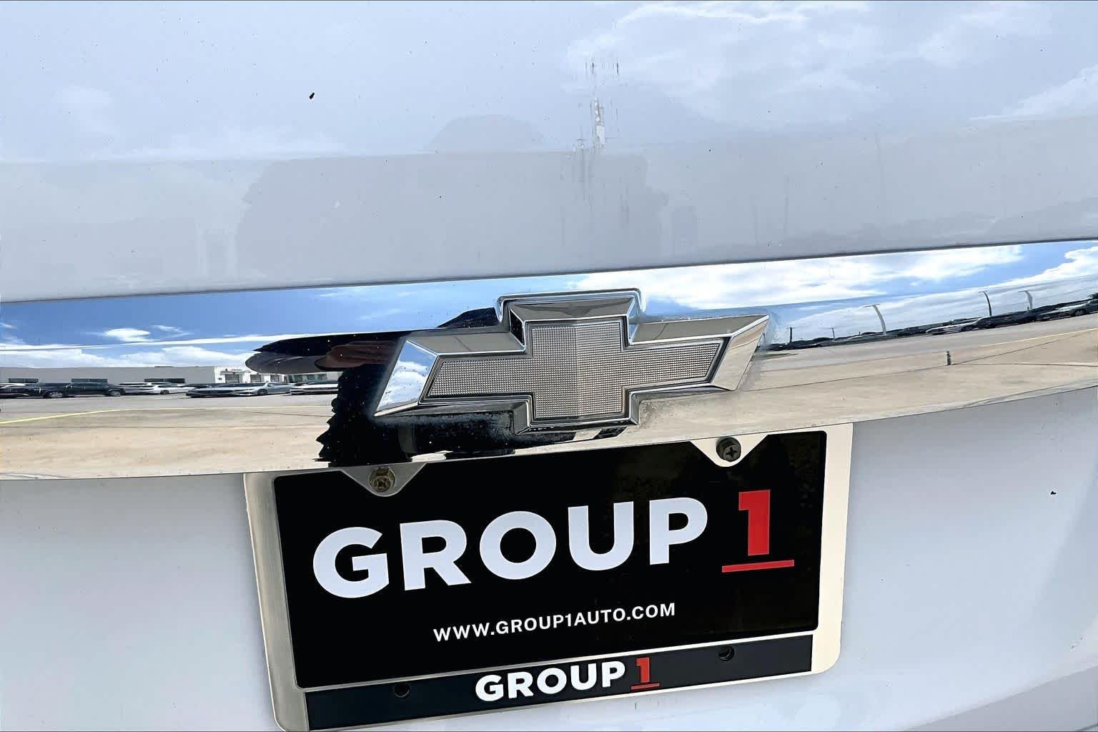 Used 2015 Summit White Chevrolet LS image 10