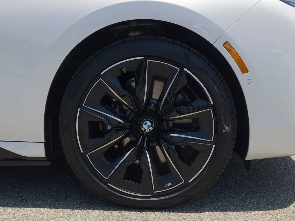 New 2026 Mineral White Metallic BMW 750e xDrive image 7