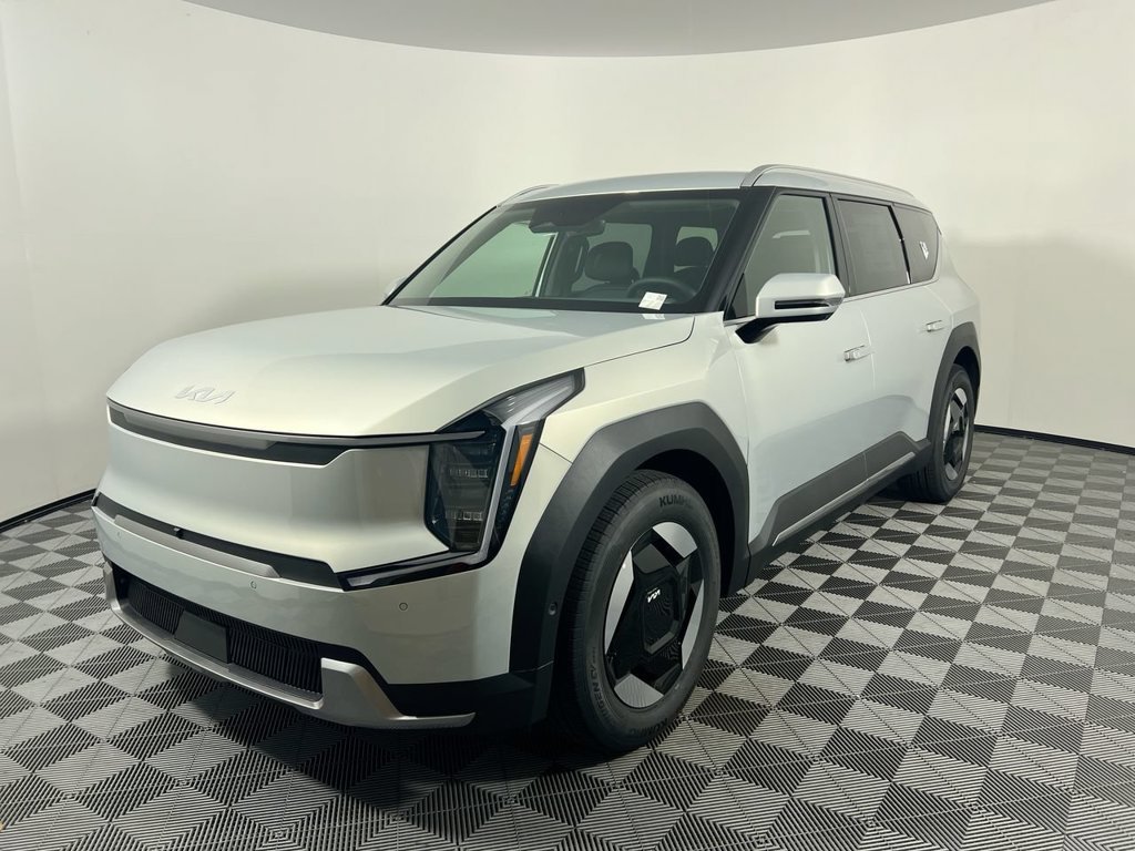 New 2026 White Kia Light image 9