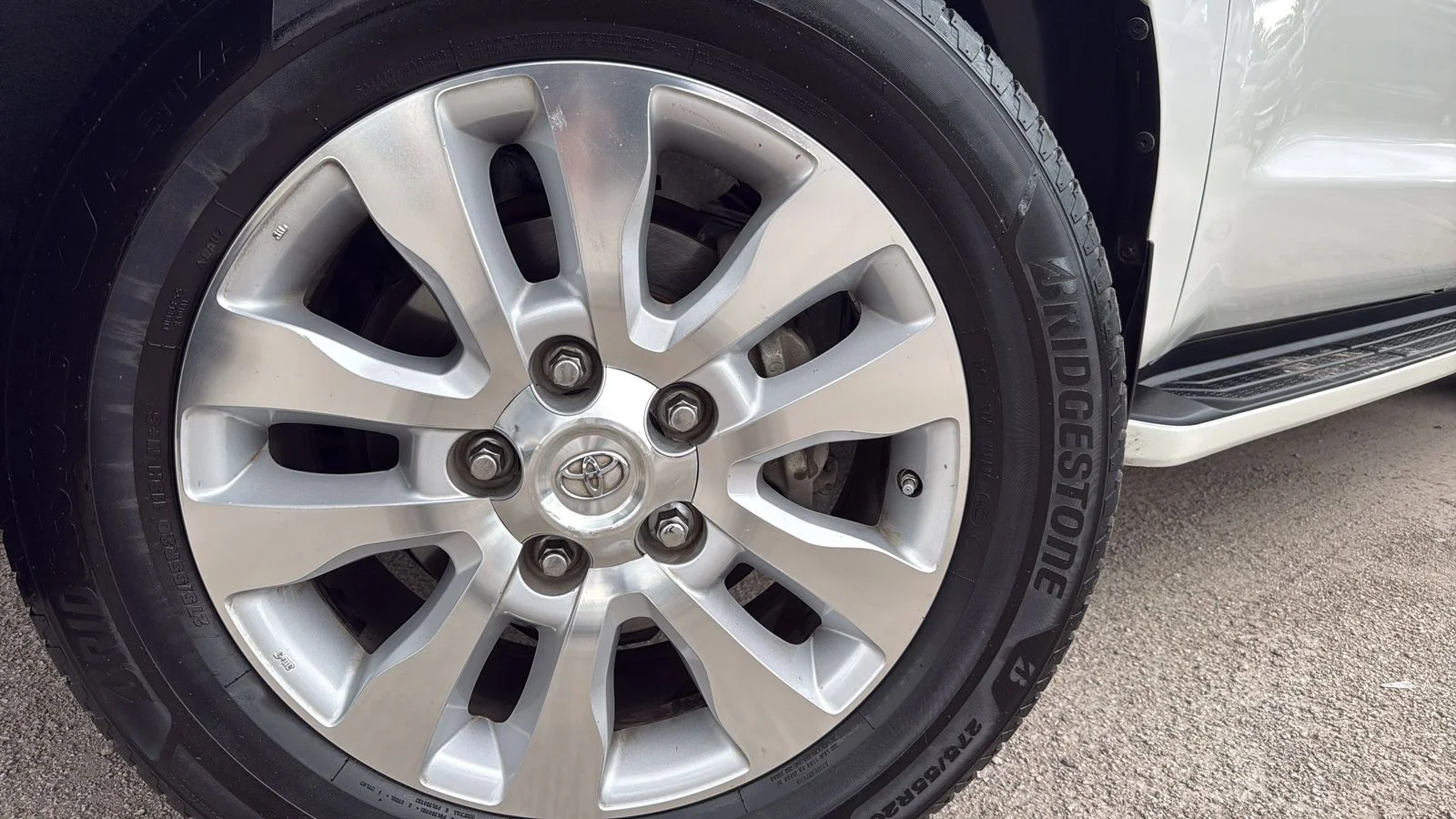 Used 2014 White Toyota Platinum image 29