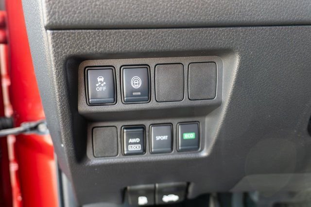 Used 2022 Red Nissan S image 18