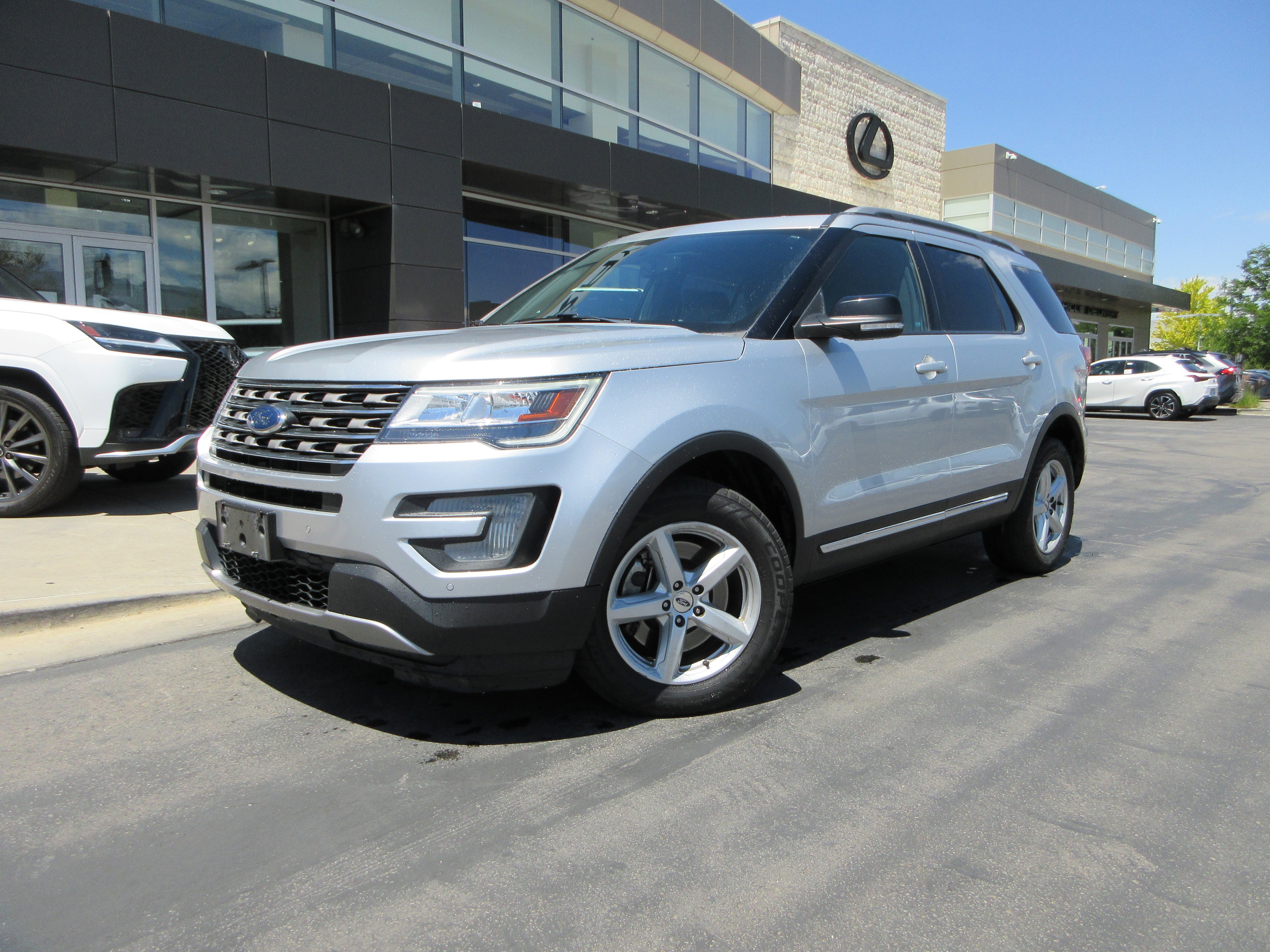 2017 Ford Explorer XLT 4WD's photo