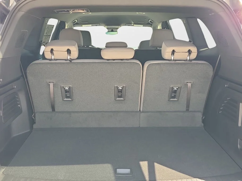 New 2026 Sterling Metallic GMC Elevation image 23