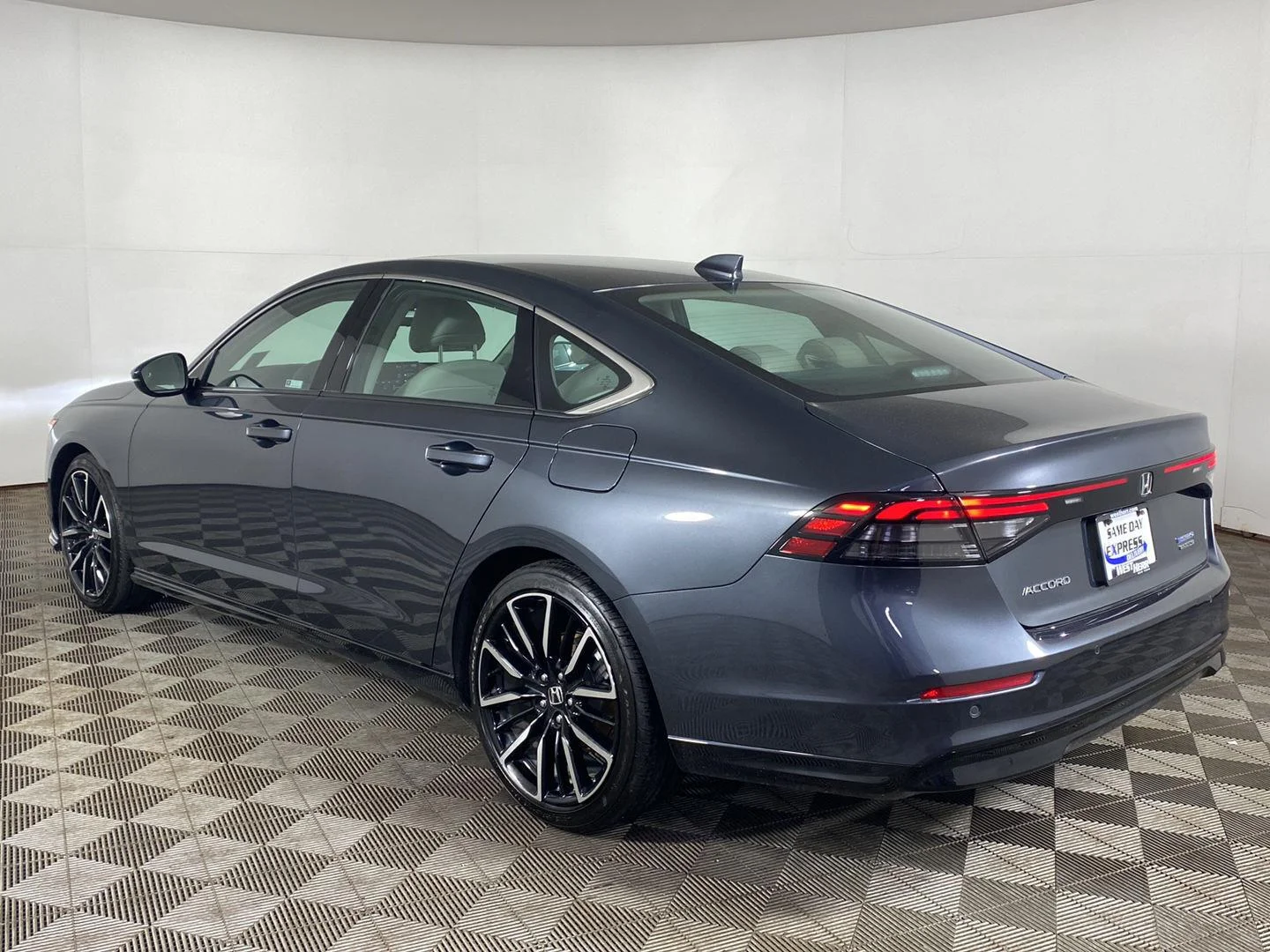 Used 2026 Meteorite Gray Metallic Honda Touring image 8