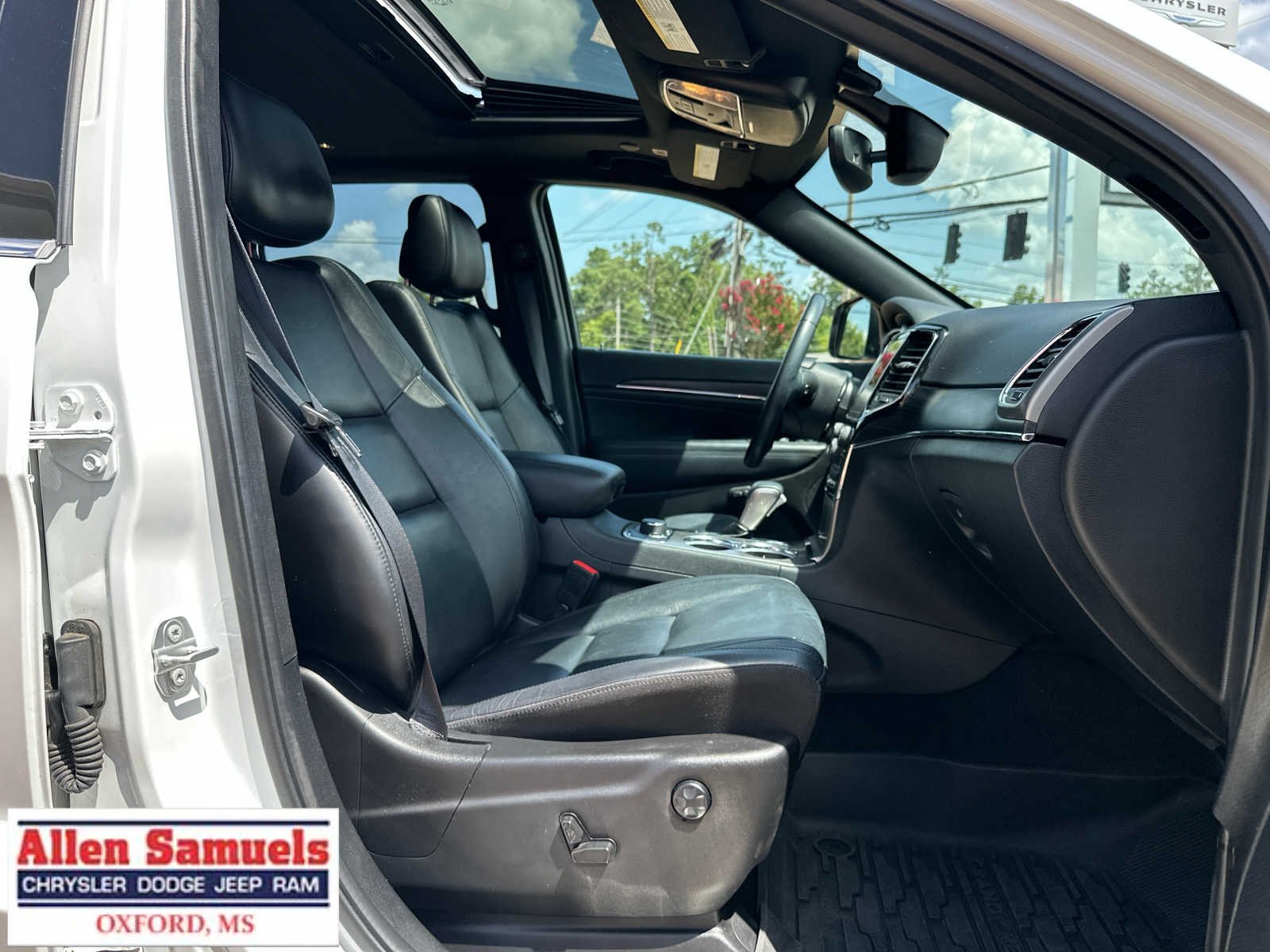 Used 2022 Bright White Clearcoat Jeep Limited image 44