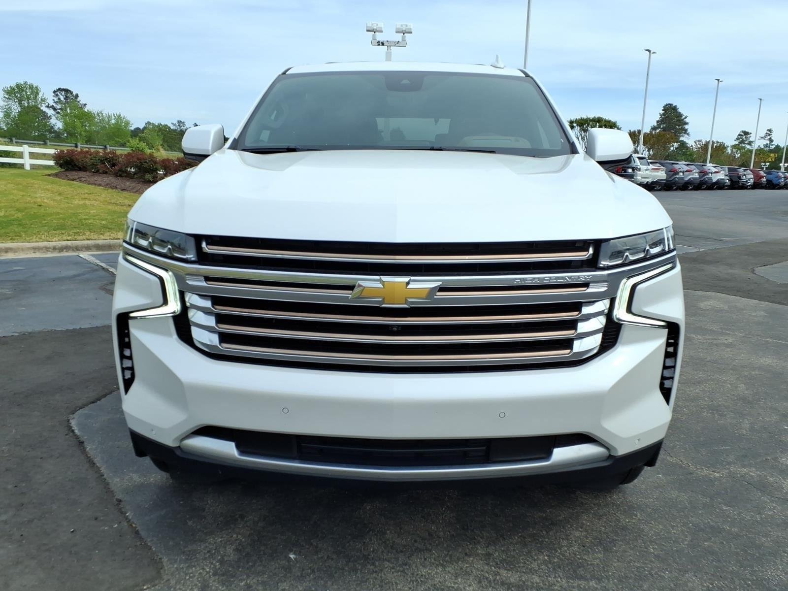Used 2024 Iridescent Pearl Tricoat Chevrolet High Country image 10
