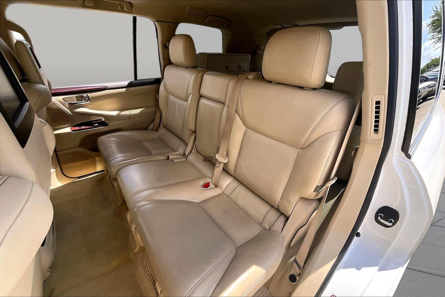 Used 2014 Starfire Pearl Lexus  image 18