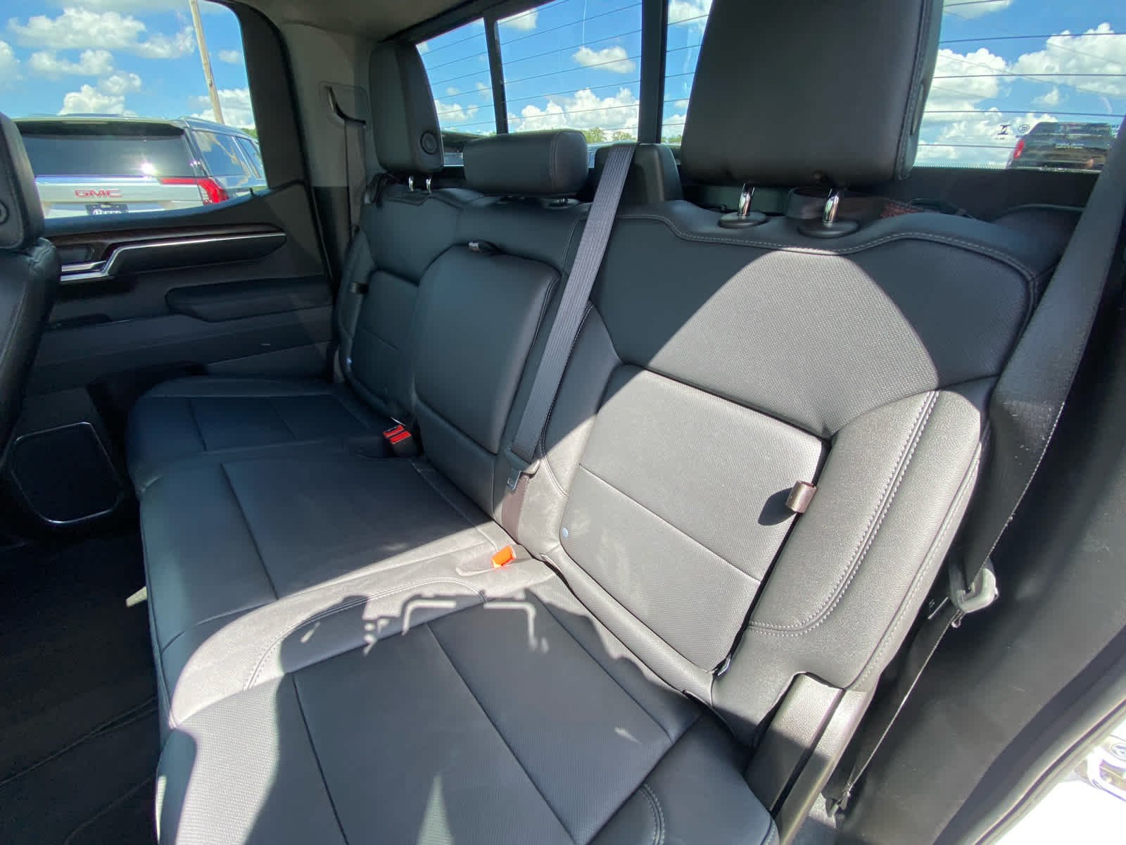 Used 2025 White Frost Tricoat GMC SLT image 22