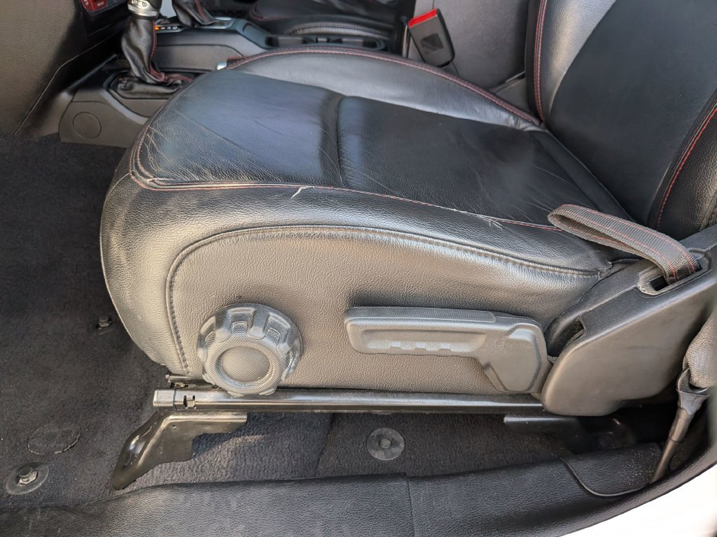 Used 2019 White Jeep Unlimited Rubicon image 17