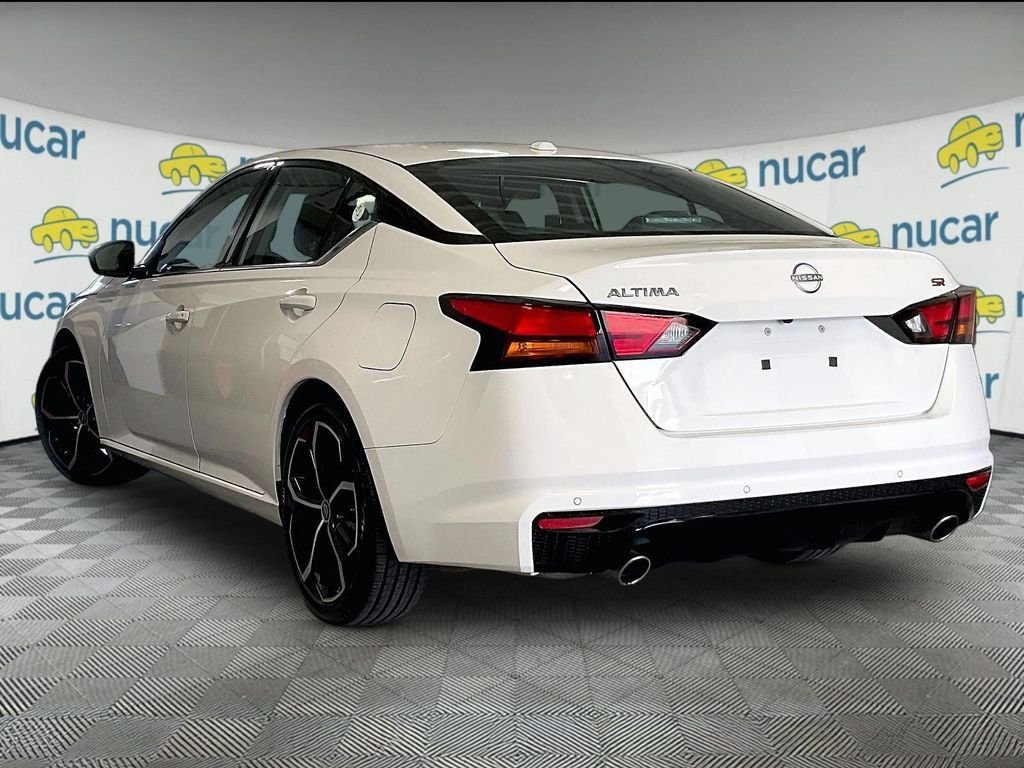 Certified Used 2024 White Nissan 2.5 SR image 4