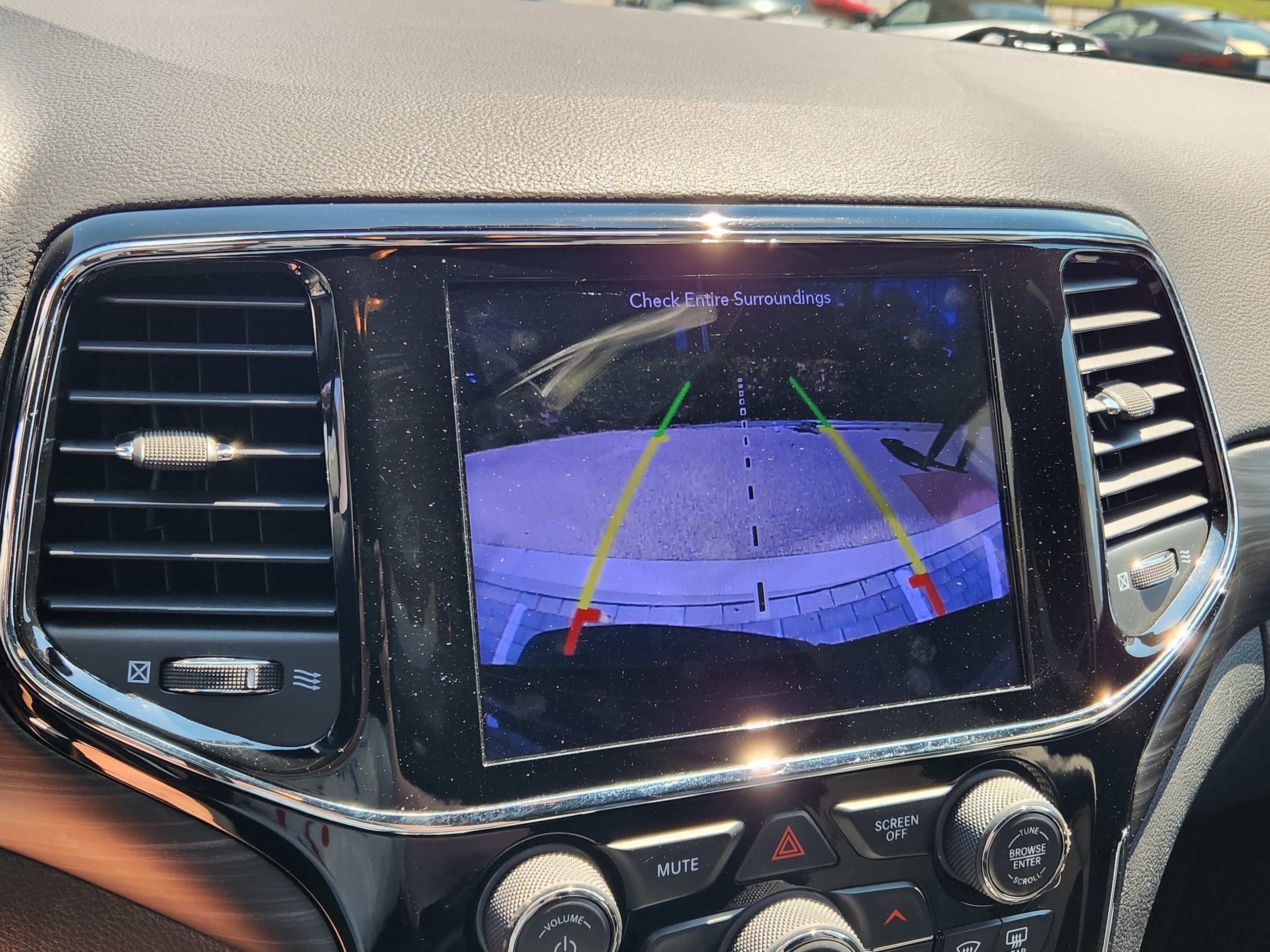 Used 2019 Diamond Black Crystal Pearlcoat Jeep Altitude image 22