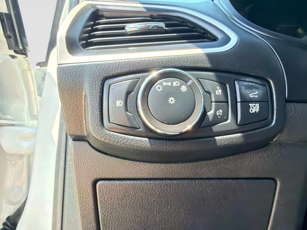 Used 2022 Star White Ford SEL image 29