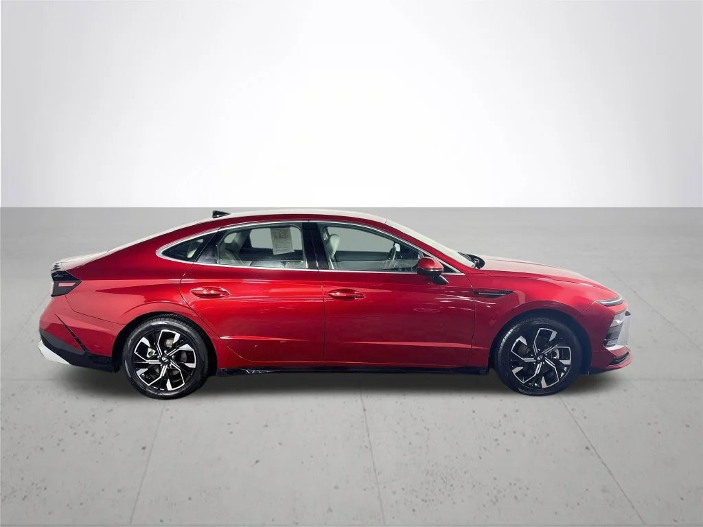 Used 2025 Red Hyundai SEL image 5