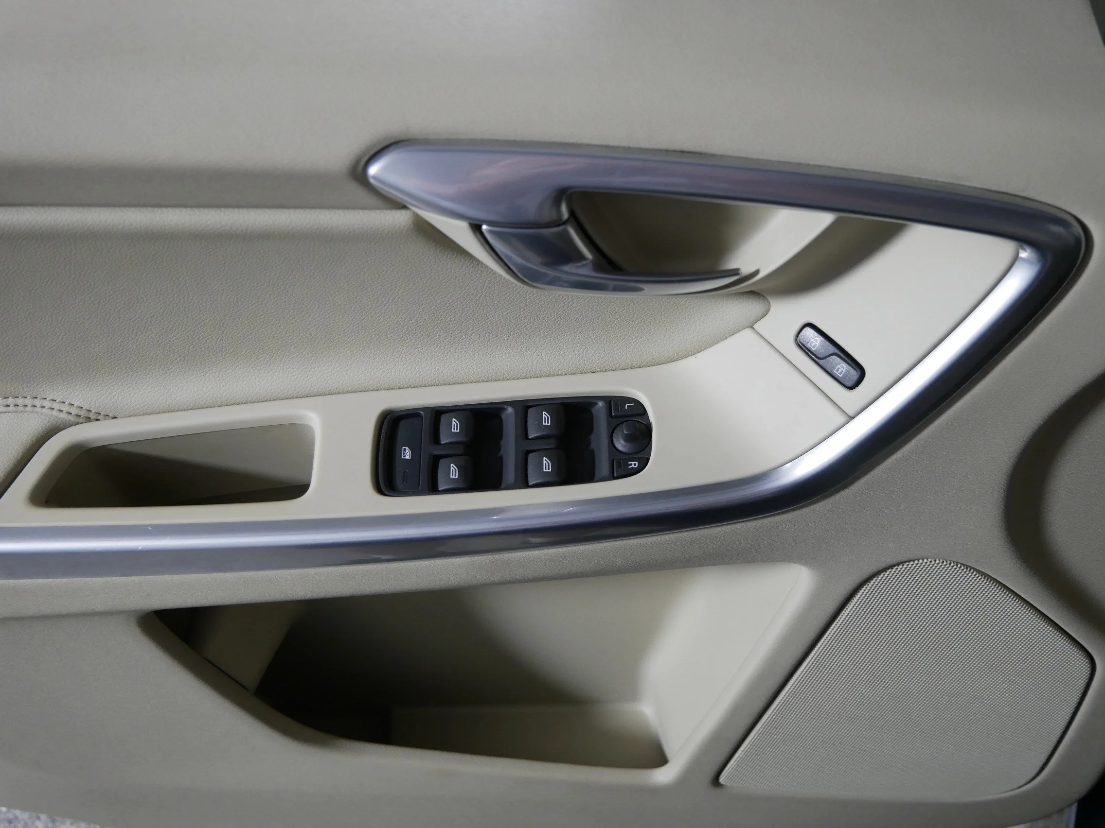Used 2015 Caspian Blue Metallic Volvo T6 image 19