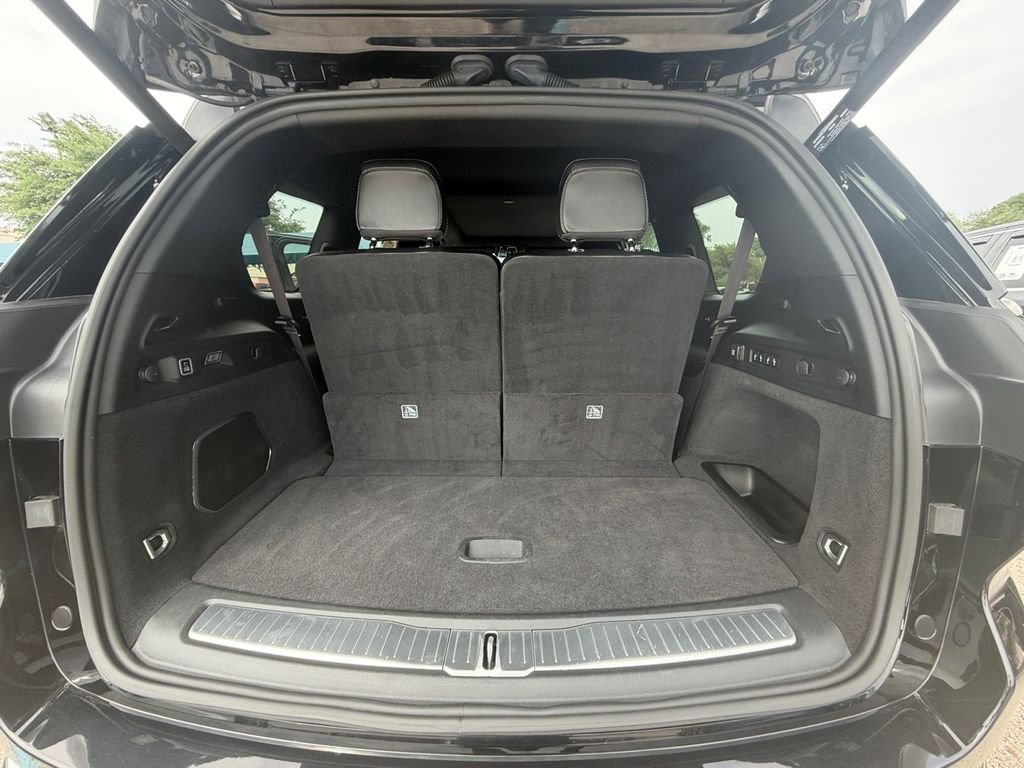 Used 2023 Black Jeep Overland image 19