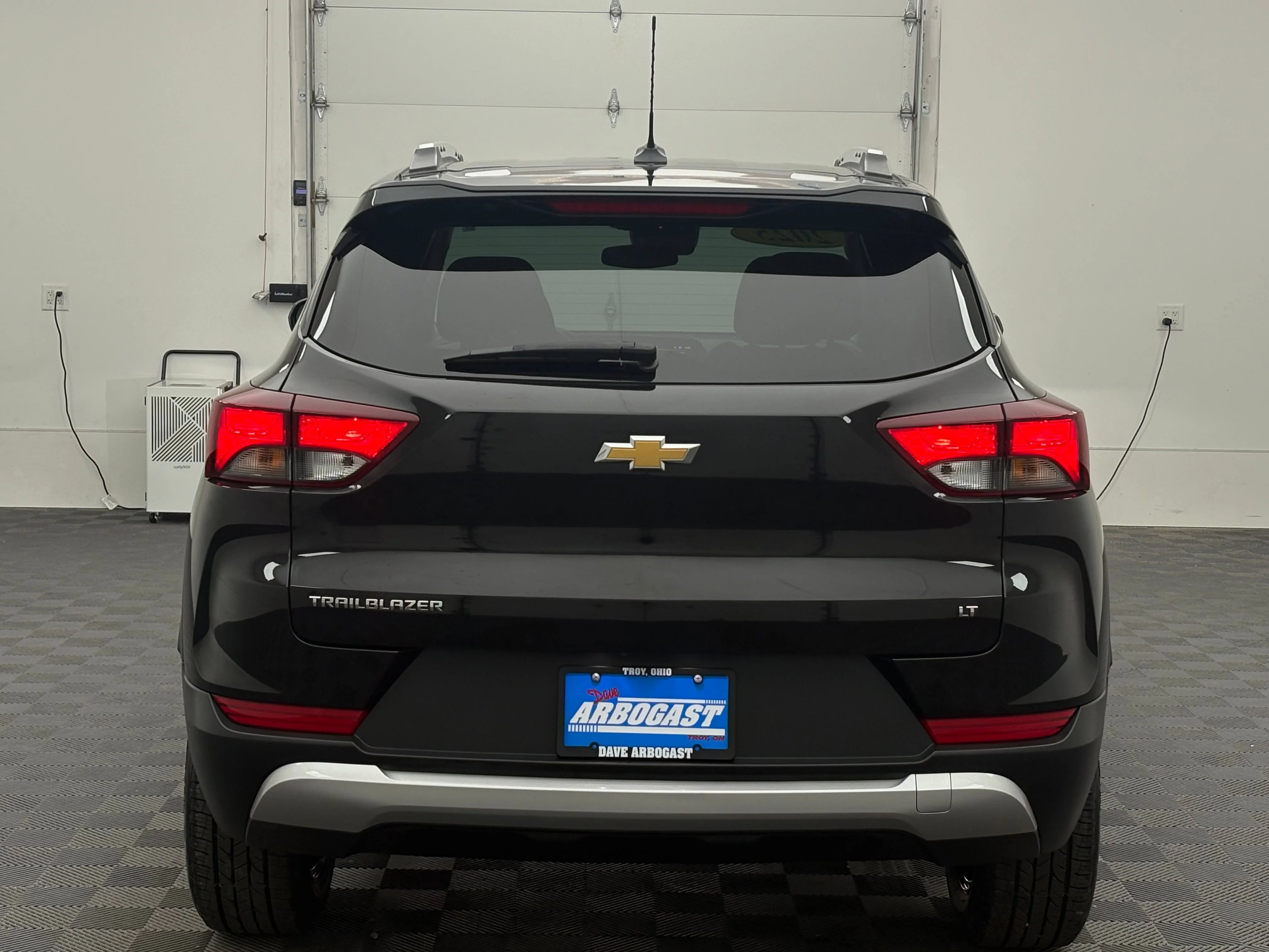 Used 2025 Mosaic Black Metallic Chevrolet LT image 7