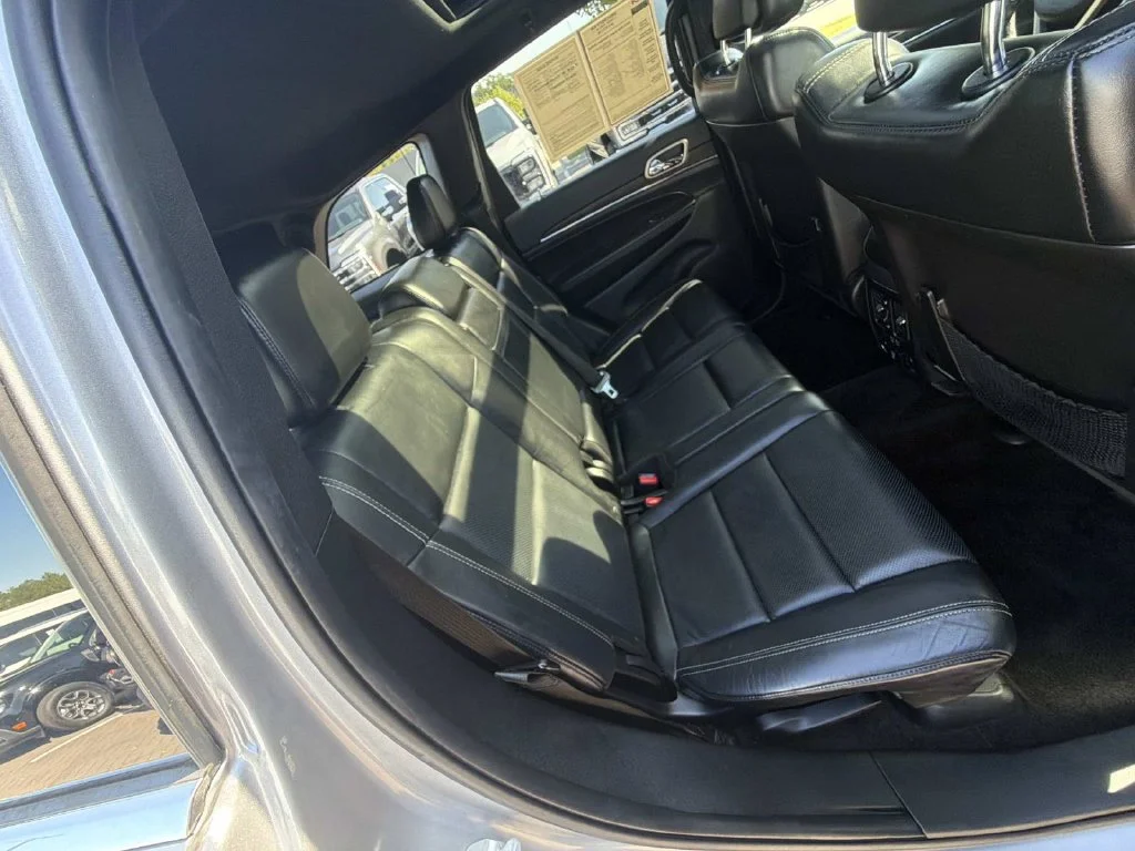 Used 2016 Silver Jeep Limited image 29