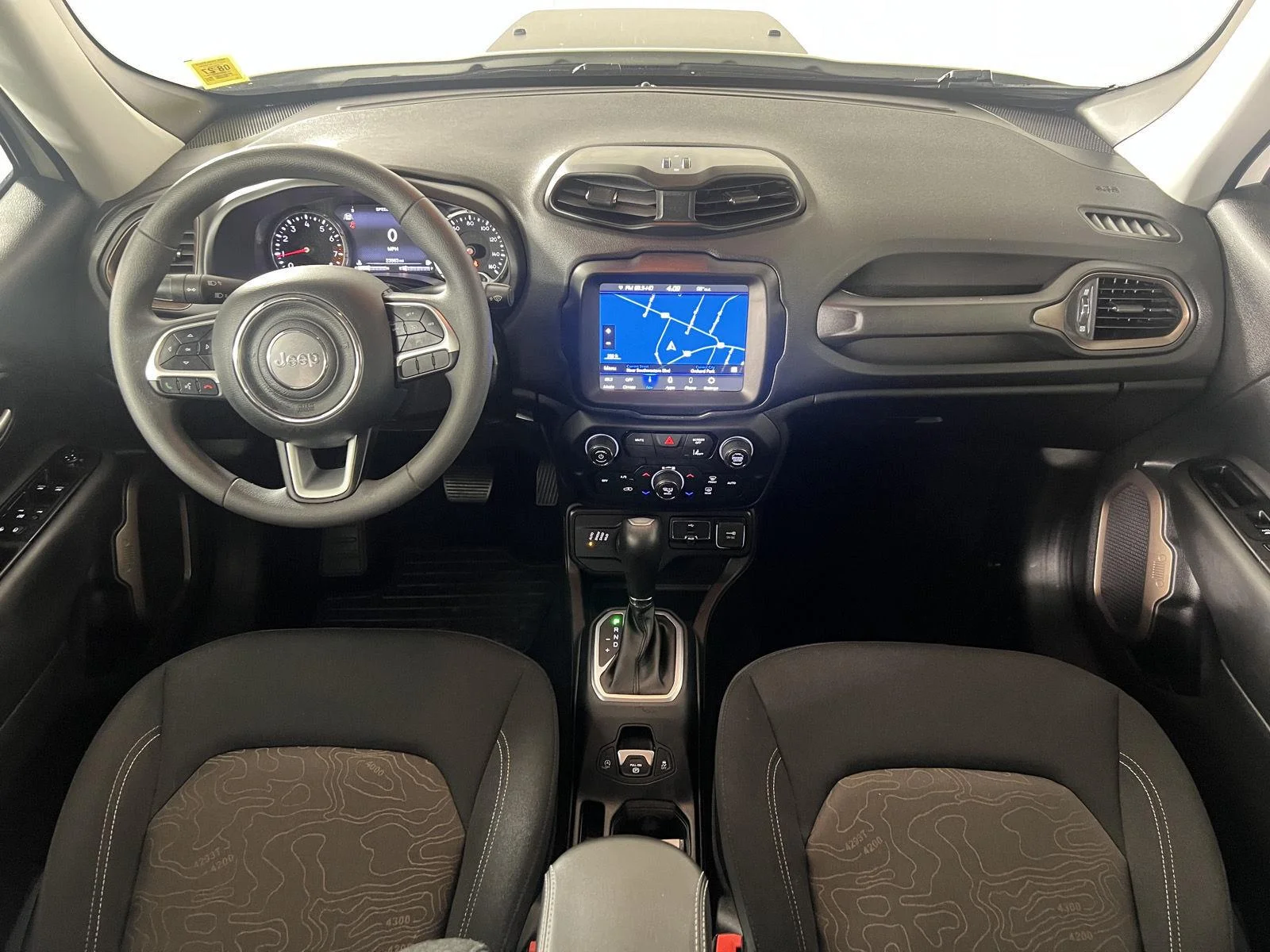 Used 2023  Jeep Upland image 21