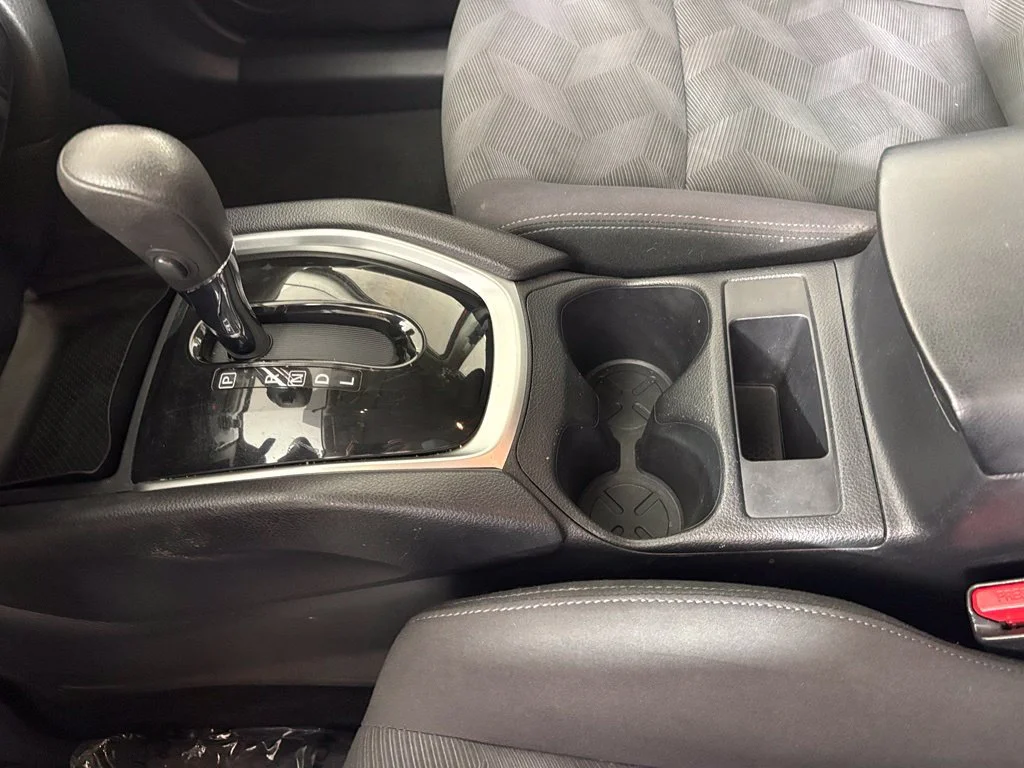 Used 2016 Red Nissan S image 28