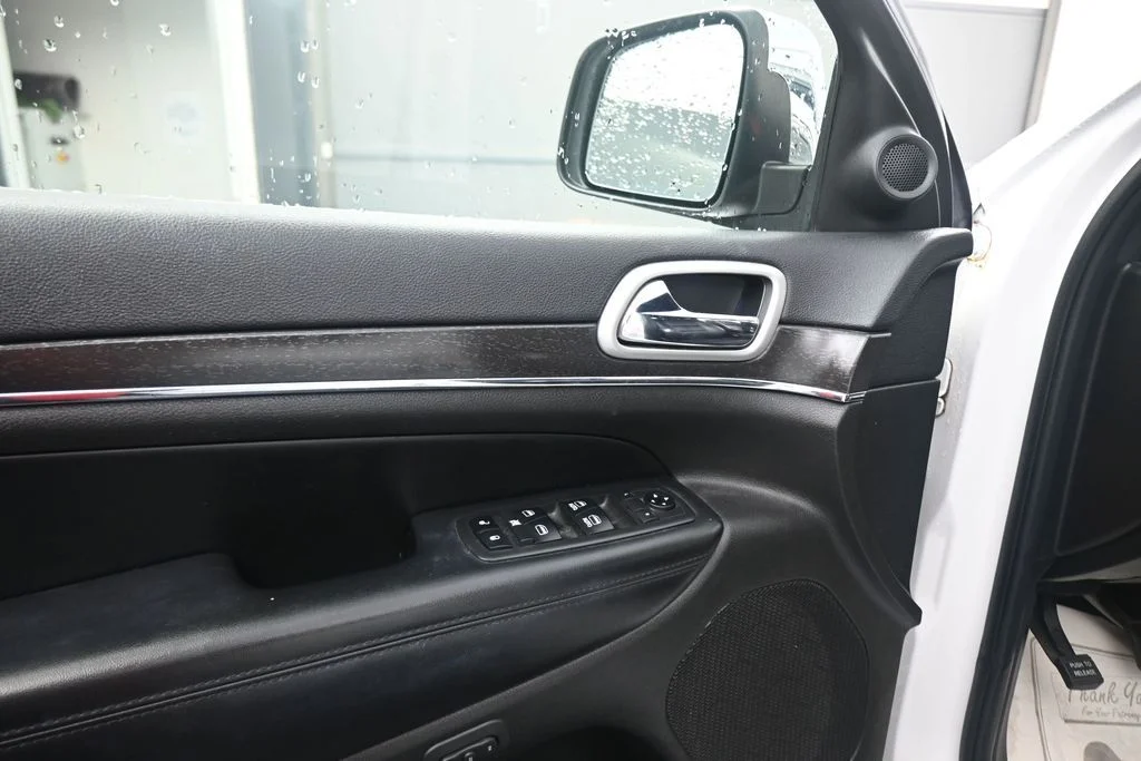 Used 2018 White Jeep Limited image 41