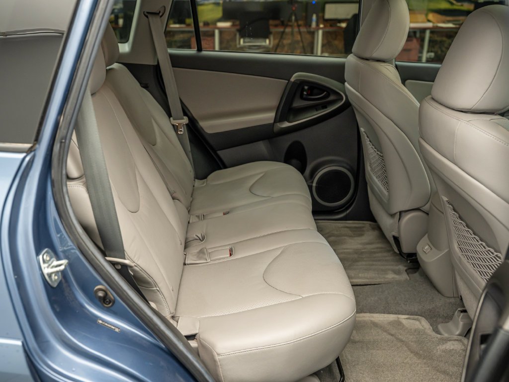 Used 2011 Pacific Blue Metallic Toyota Limited image 43