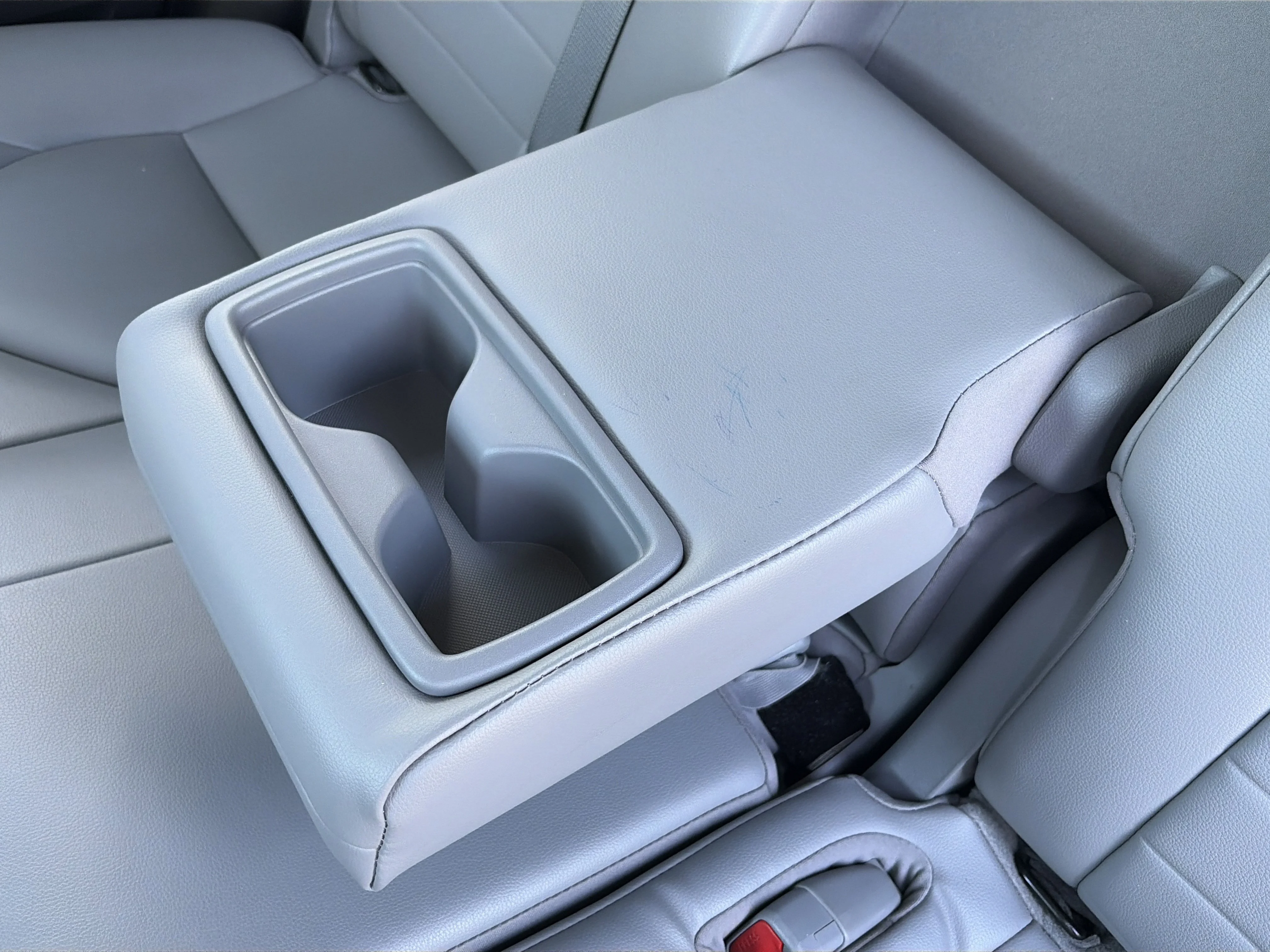 2022 Toyota Highlander XLE - Photo 24