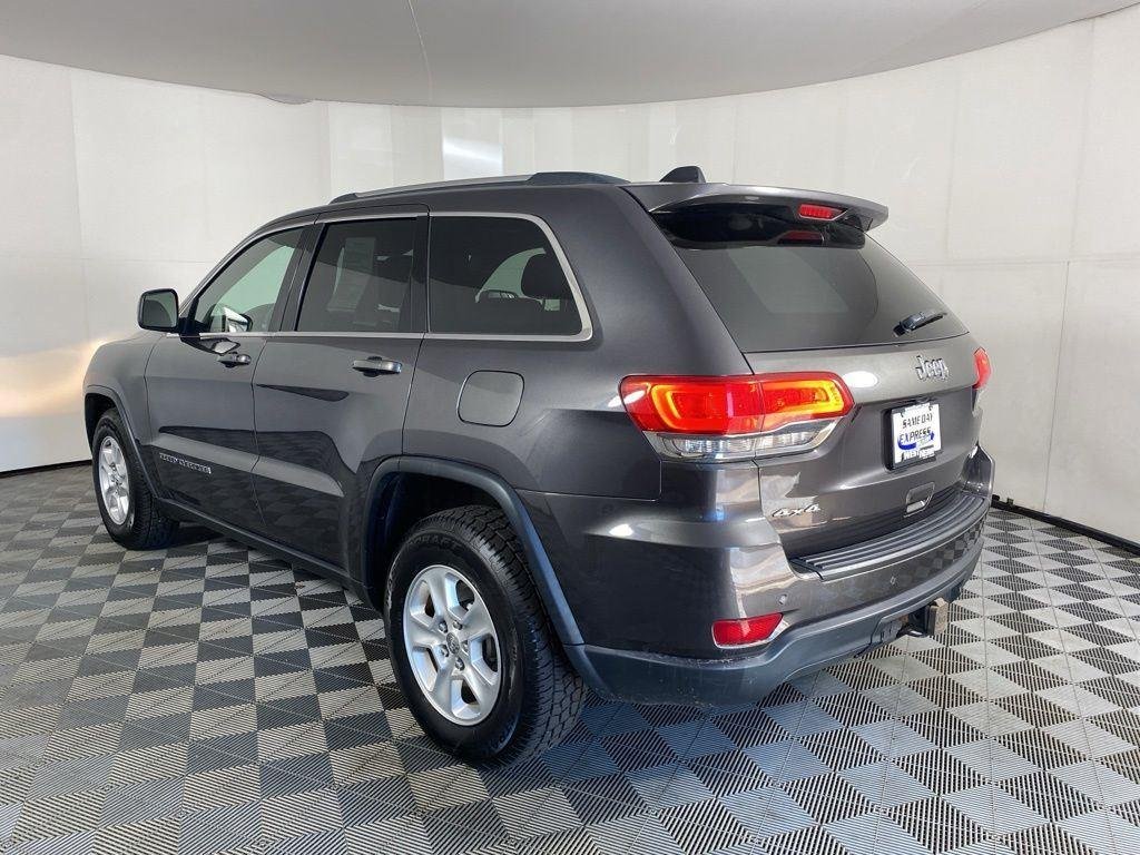 Used 2017 Granite Crystal Metallic Clear Jeep Laredo image 8