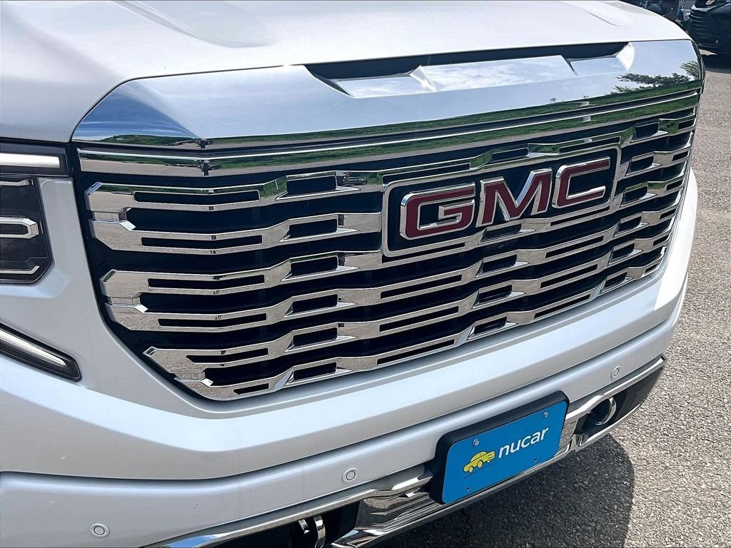 Used 2024 White GMC Denali image 31