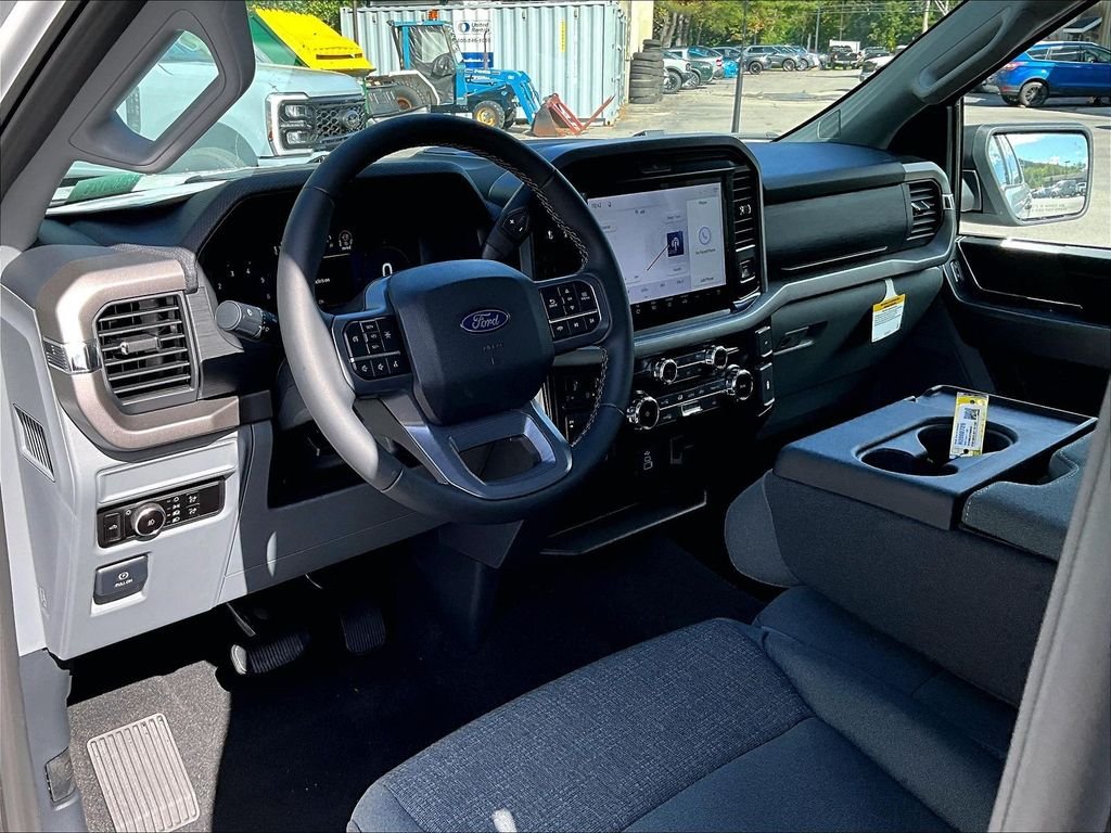 New 2026 Oxford White Ford XLT image 7