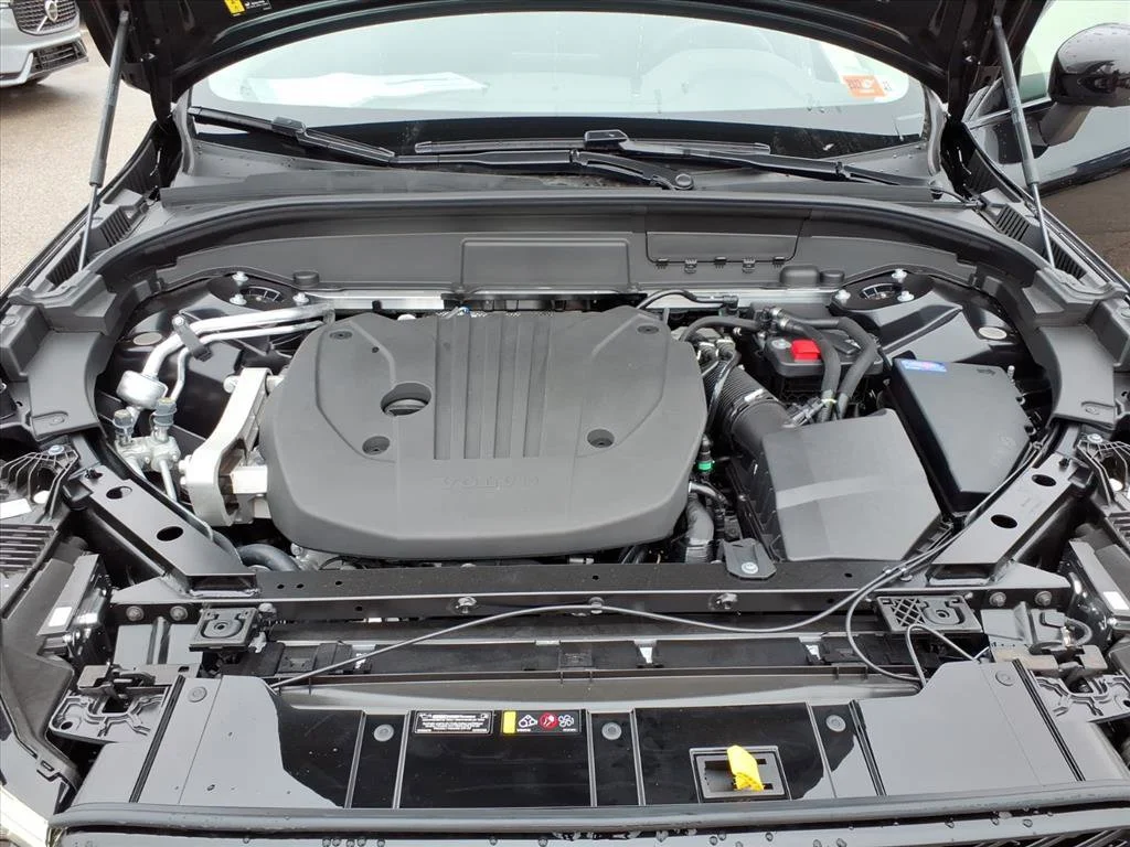 Used 2026 Onyx Black Metallic Volvo Plus image 9