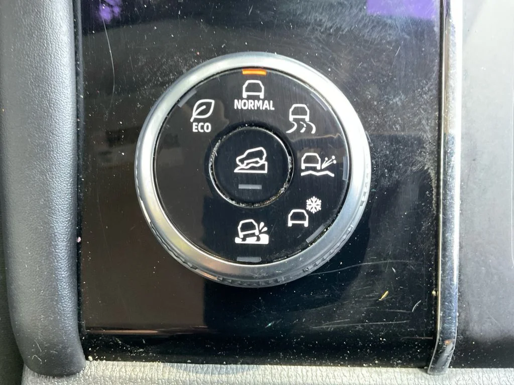 Used 2022 Black Mitsubishi ES image 24