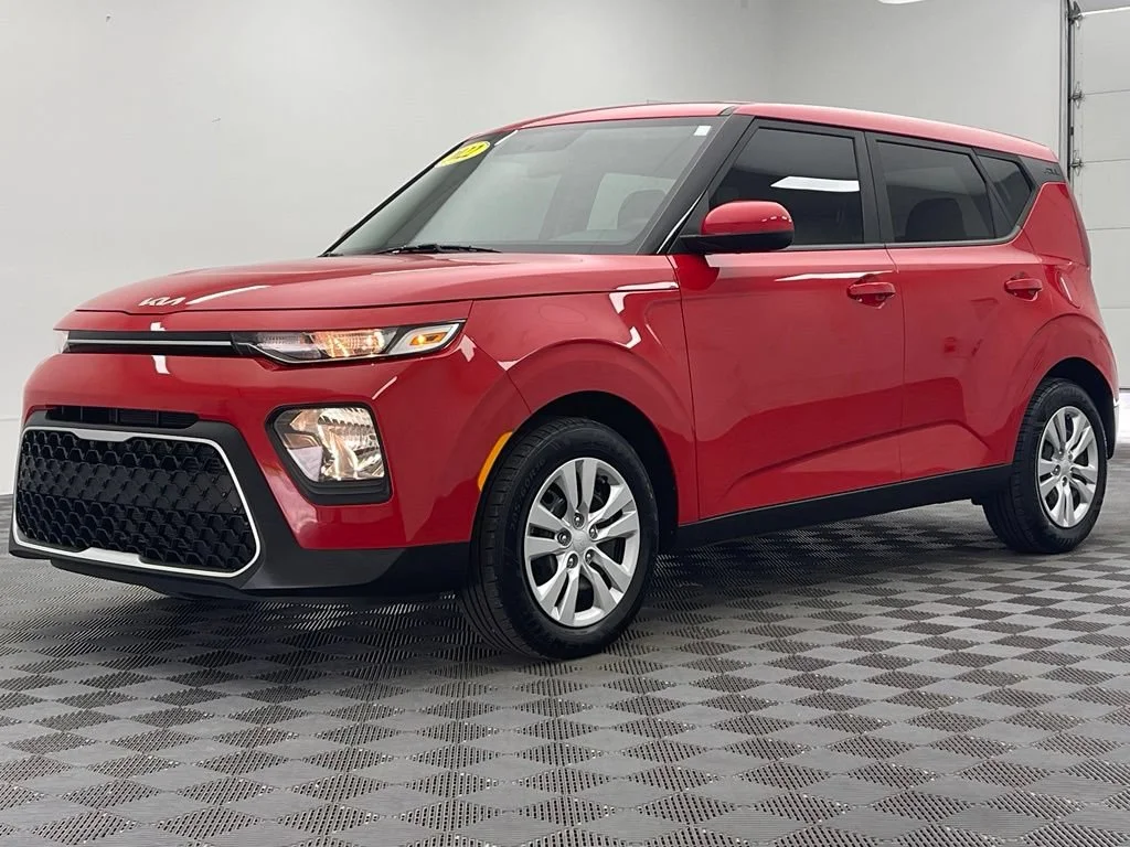 Used 2022  Kia LX image 2