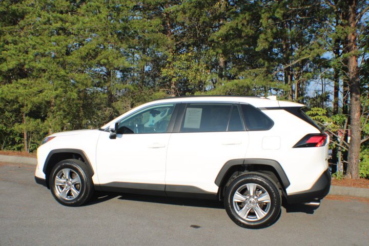 Used 2024 Ice Cap Toyota XLE image 3