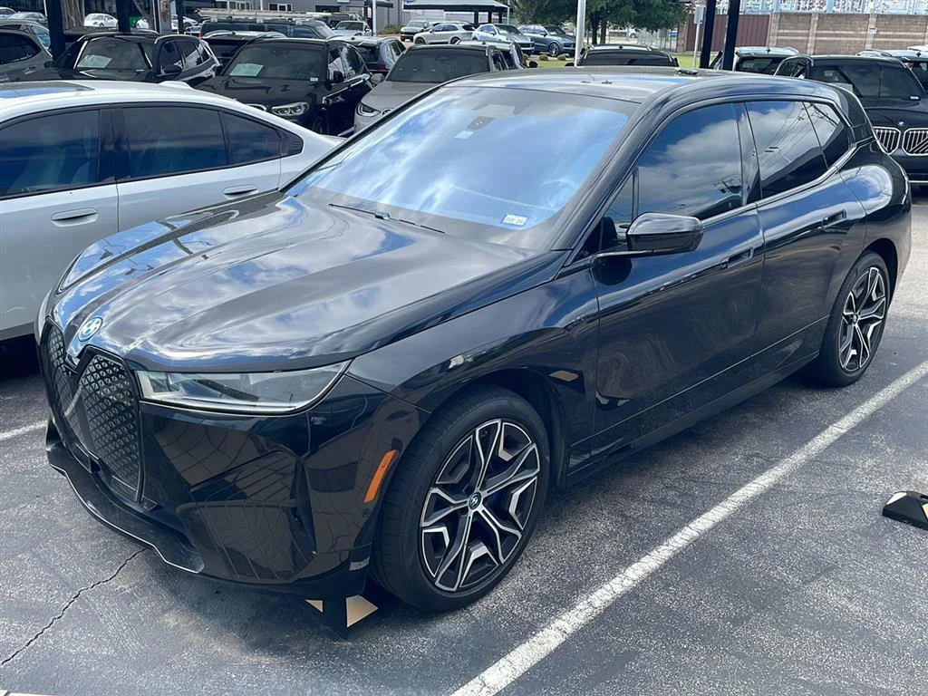 2024 BMW iX xDrive50's photo