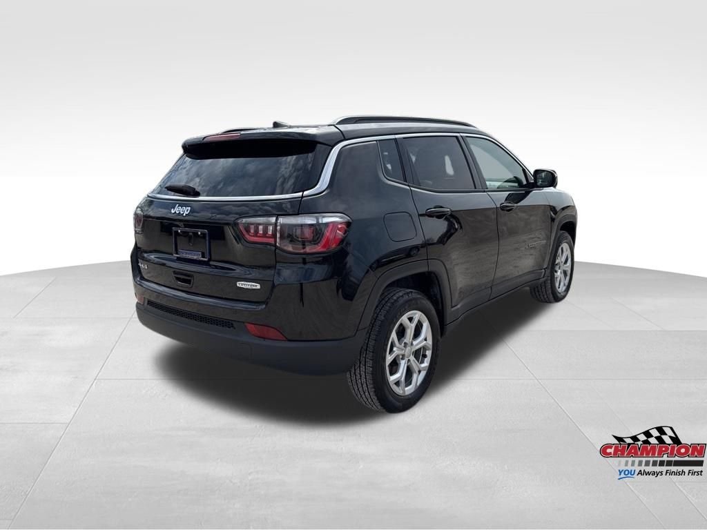 2024 Jeep Compass Latitude photo 3