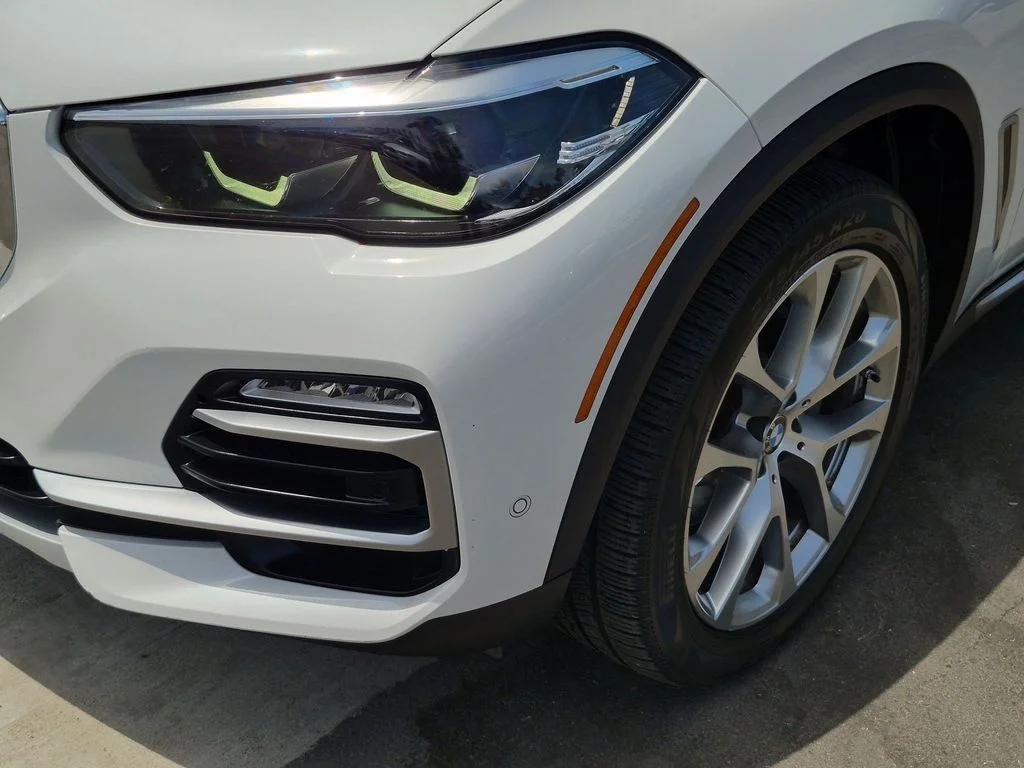 Used 2021 White BMW sDrive40i image 23