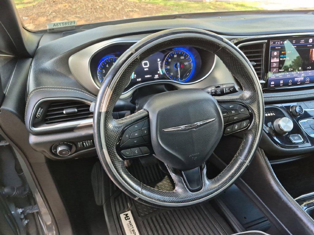 Used 2021 Ceramic Gray Clearcoat Chrysler Limited image 24
