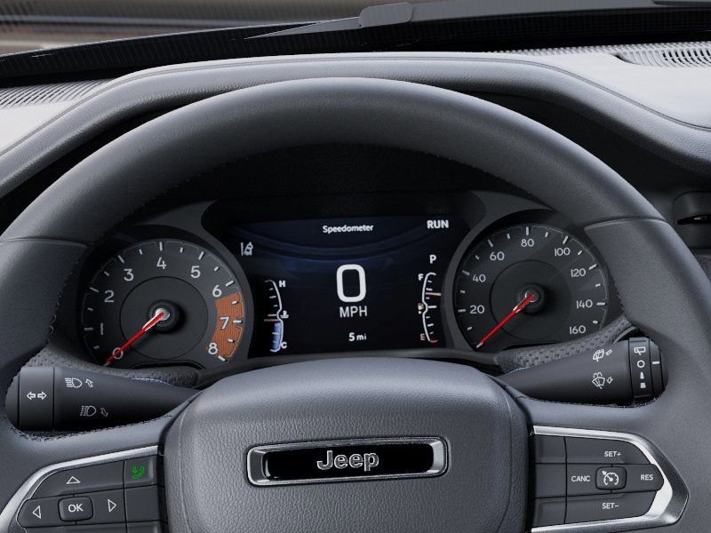 New 2026 Diamond Black Crystal Pearlcoat Jeep Latitude image 17