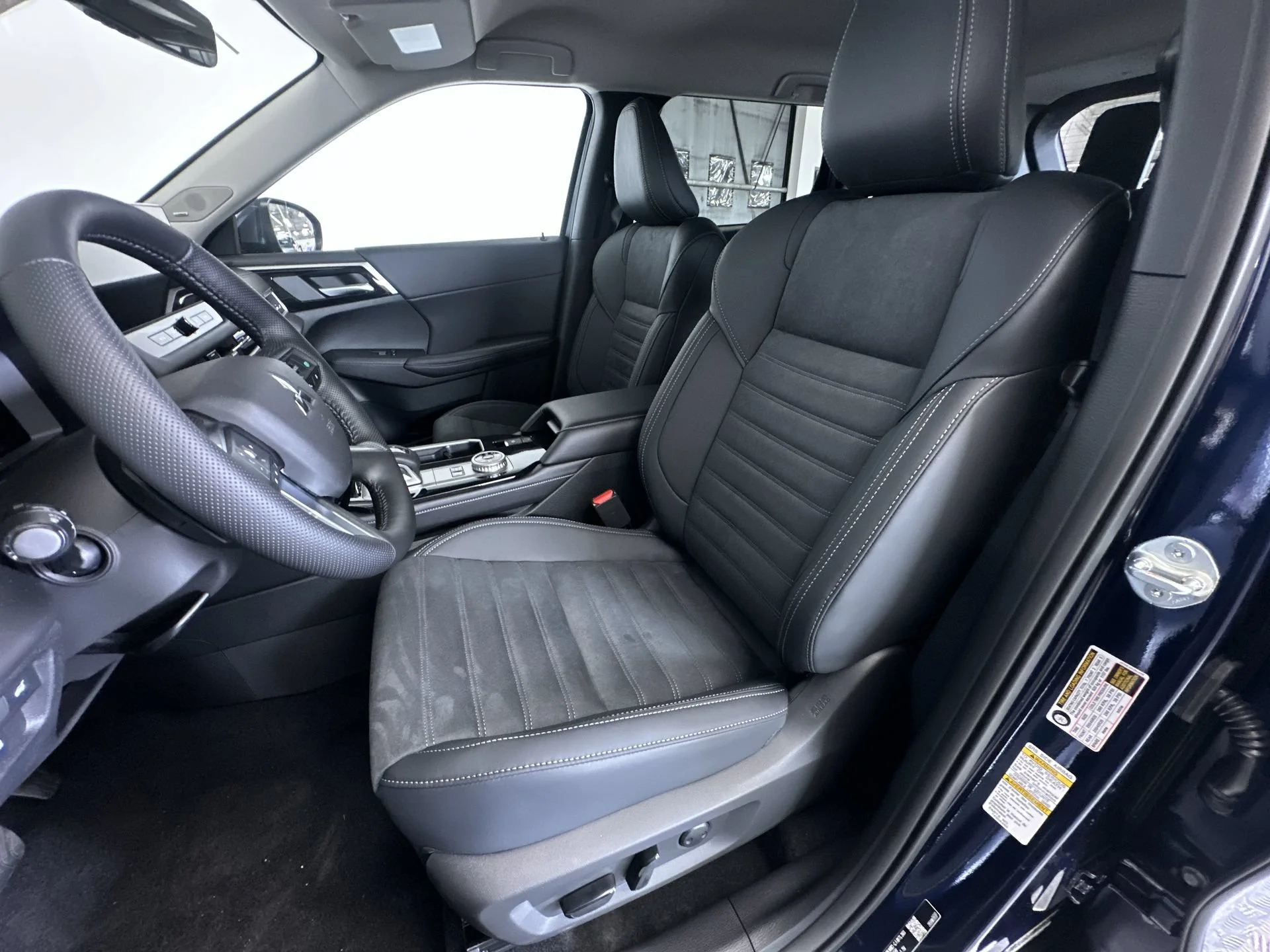 New 2026 Cosmic Blue Metallic Mitsubishi SE image 12