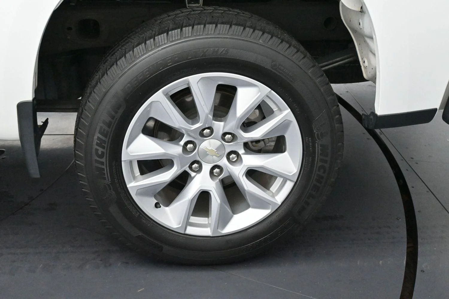 Used 2019 SUMMIT WHITE Chevrolet Custom image 28